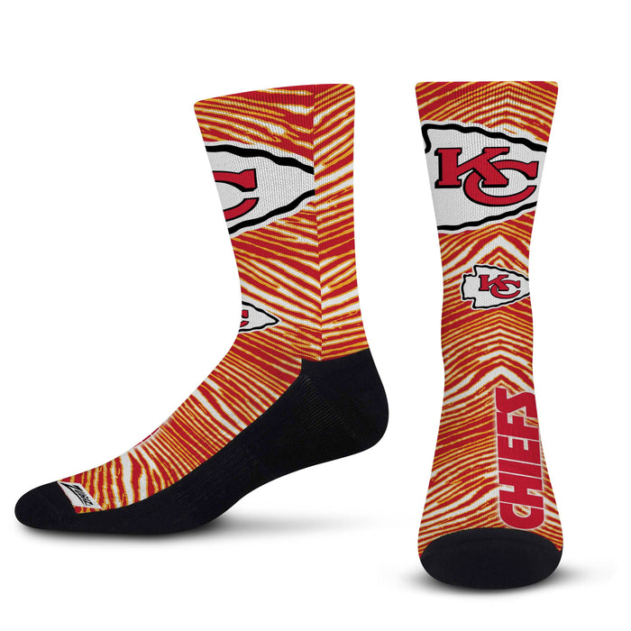 FBF - Offically Licensed NFL Kansas City Chiefs Big Top Mismatch Men's Crew Socks - Patrick Mahomes #15