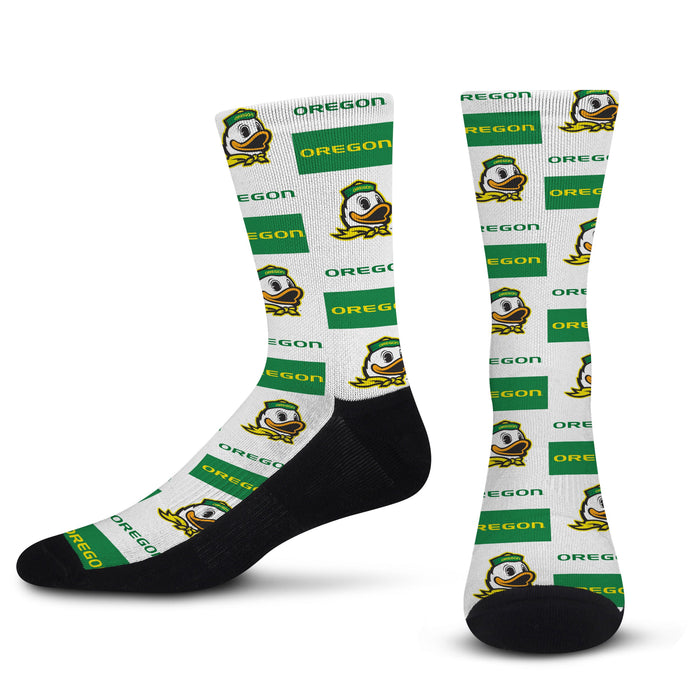 for Bare Feet Oregon Ducks Holiday Pattern Crew Socks Size: Large